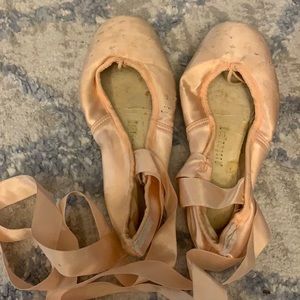 Pointe Shoes